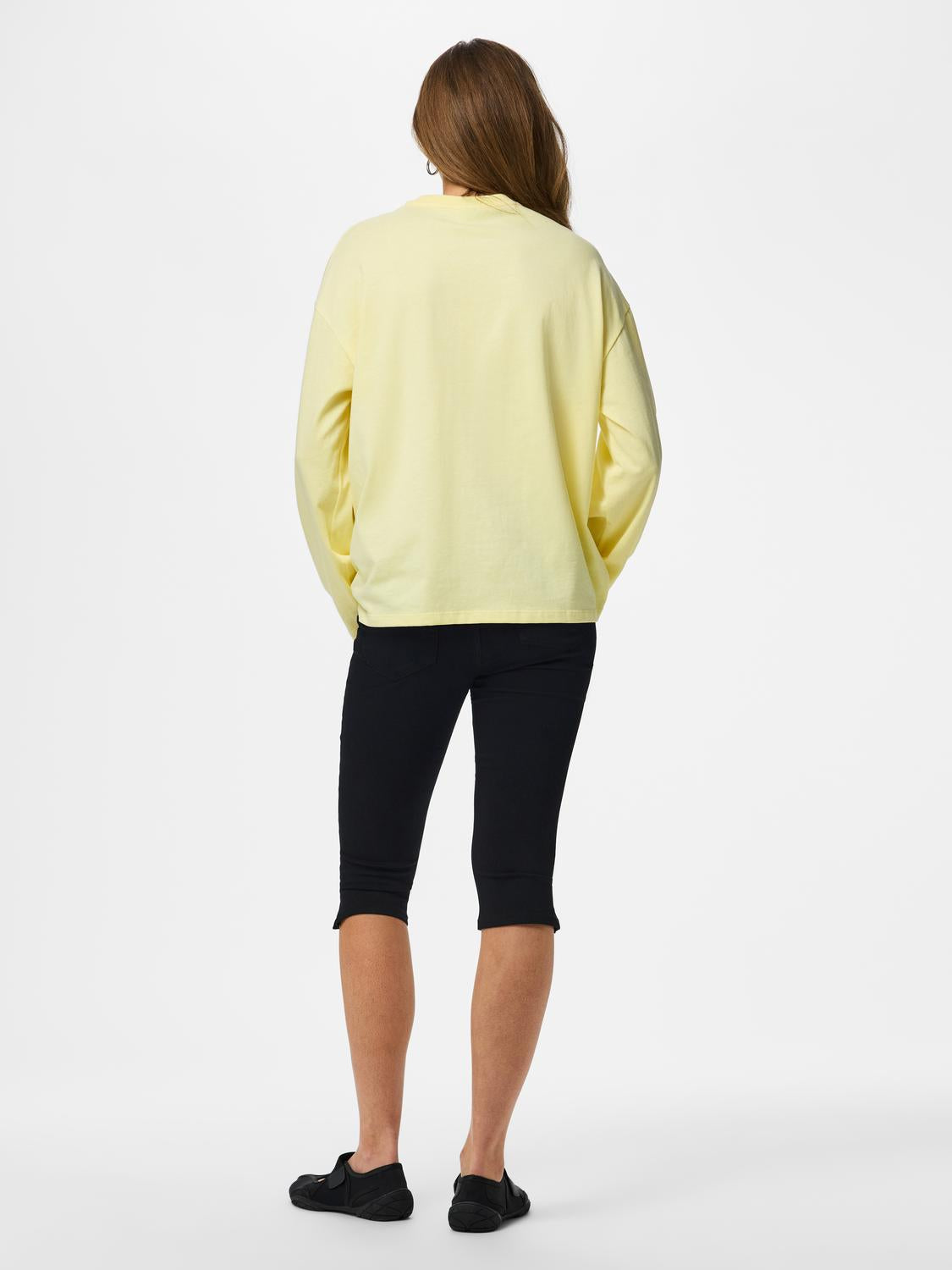 model_shot-back